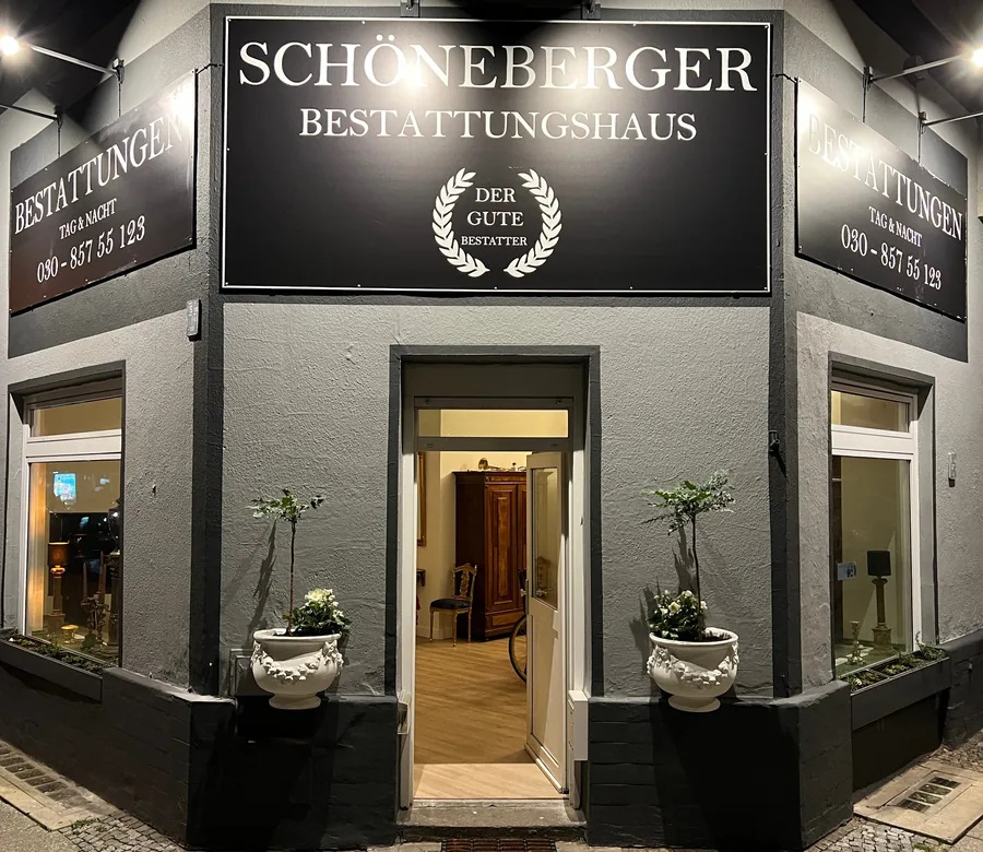 Eingang des Schöneberger Bestattungshauses