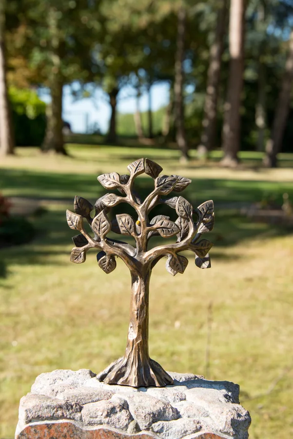 Baum des Lebens aus Eisen